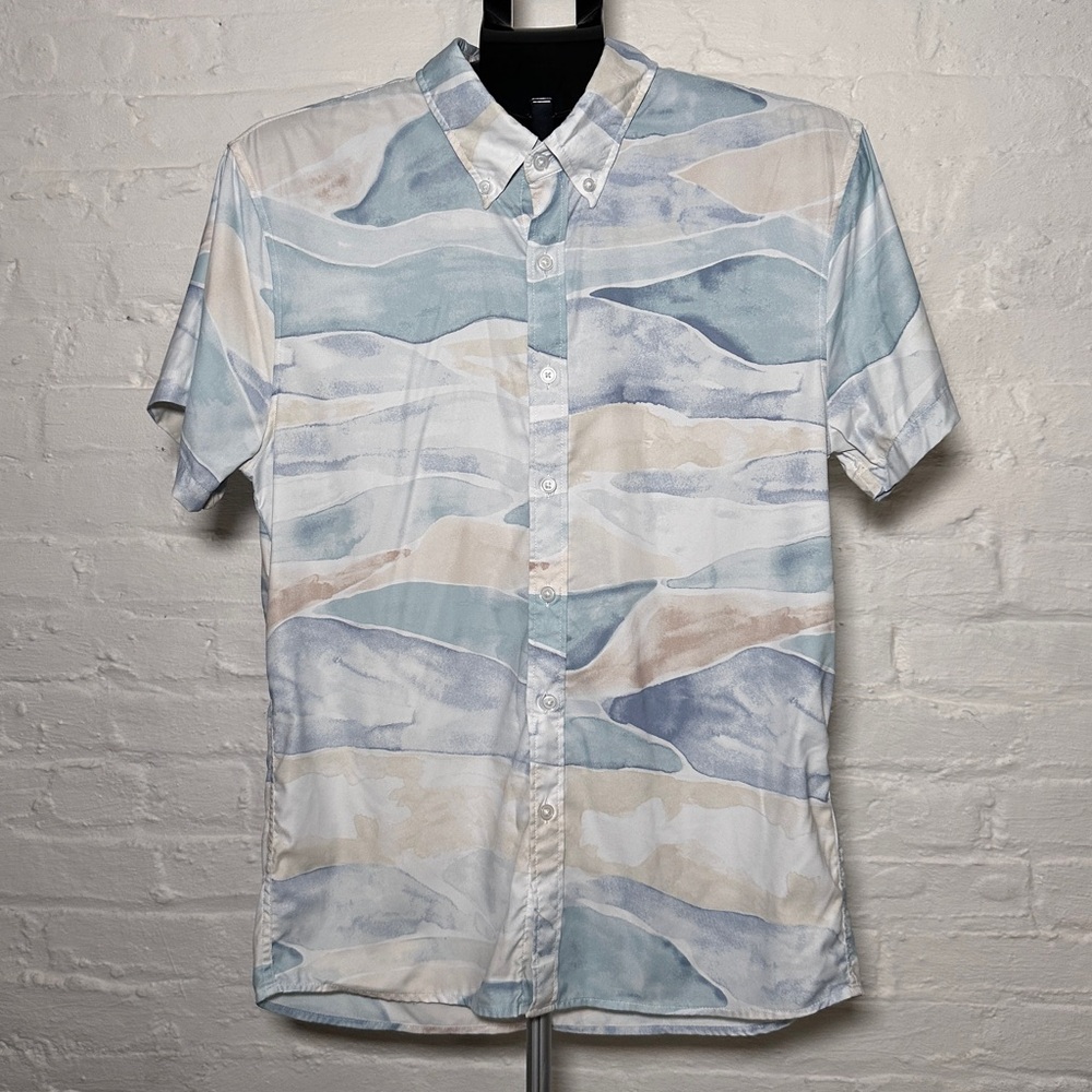 Abercrombie & Fitch Men's Light Blue Watercolor Pattern Short Sleeves Shirt